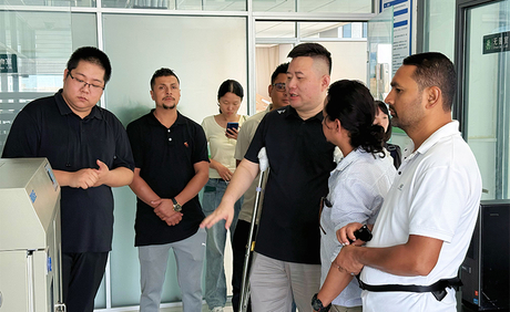 Делегация Непала знакомится с инновациями в области удобрений на выставке JINMAI_01.jpg